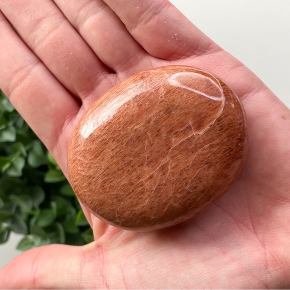 AA Grade Peach Moonstone Meditation Palm Stone - Picture 10 of 14